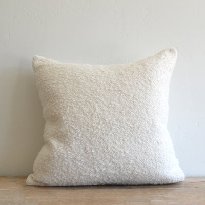 BOUCLE 22"x22"