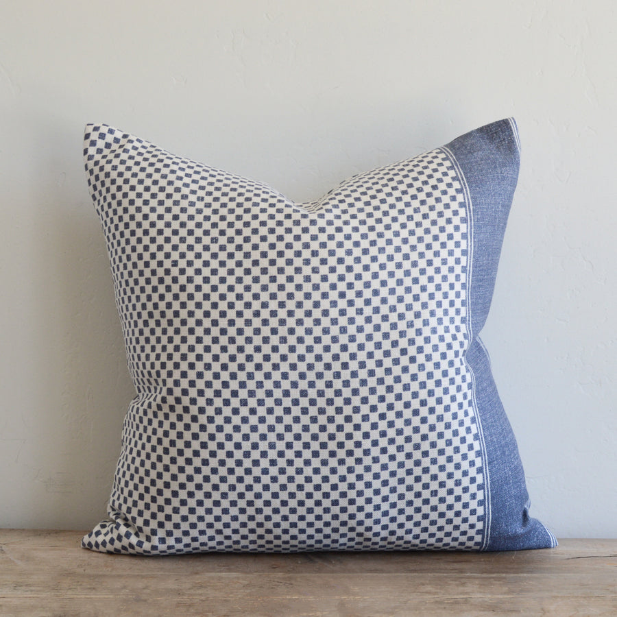 CHECKERED / NAVY BLUE