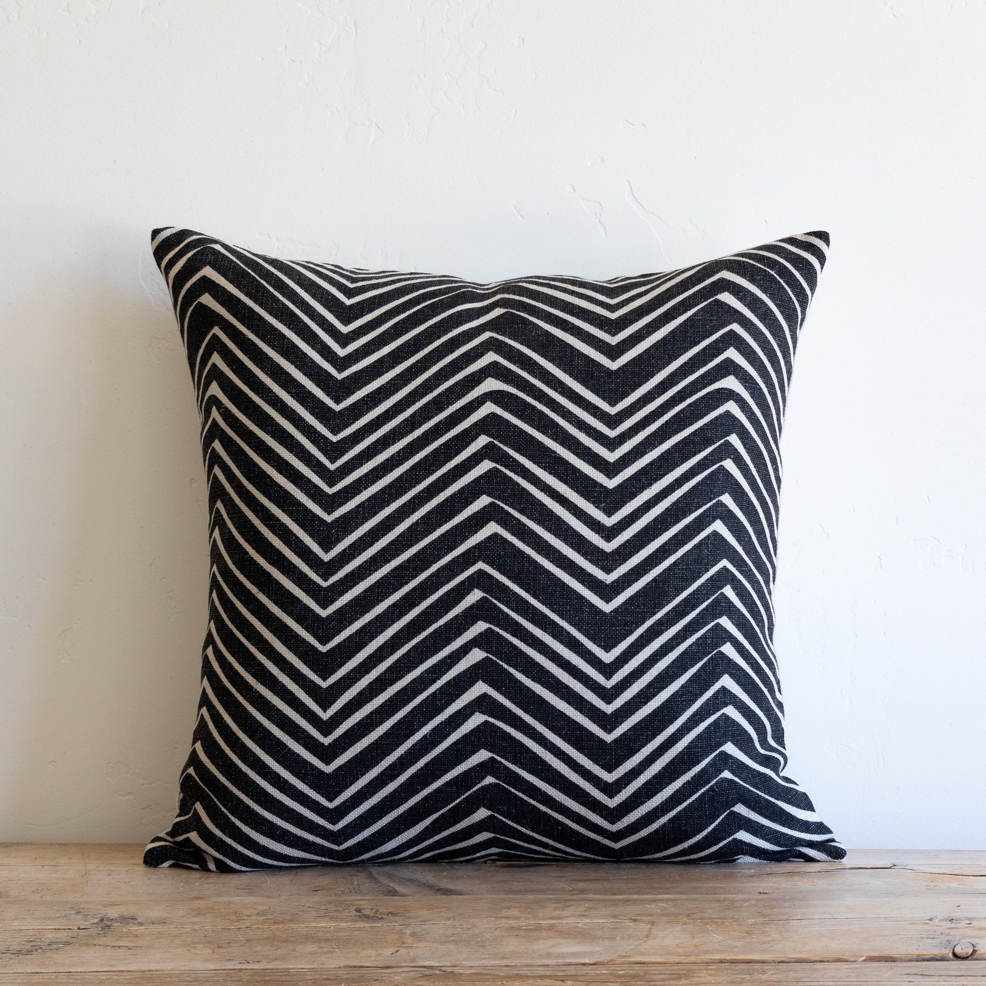 KING DARK / CHARCOAL ON NATURAL