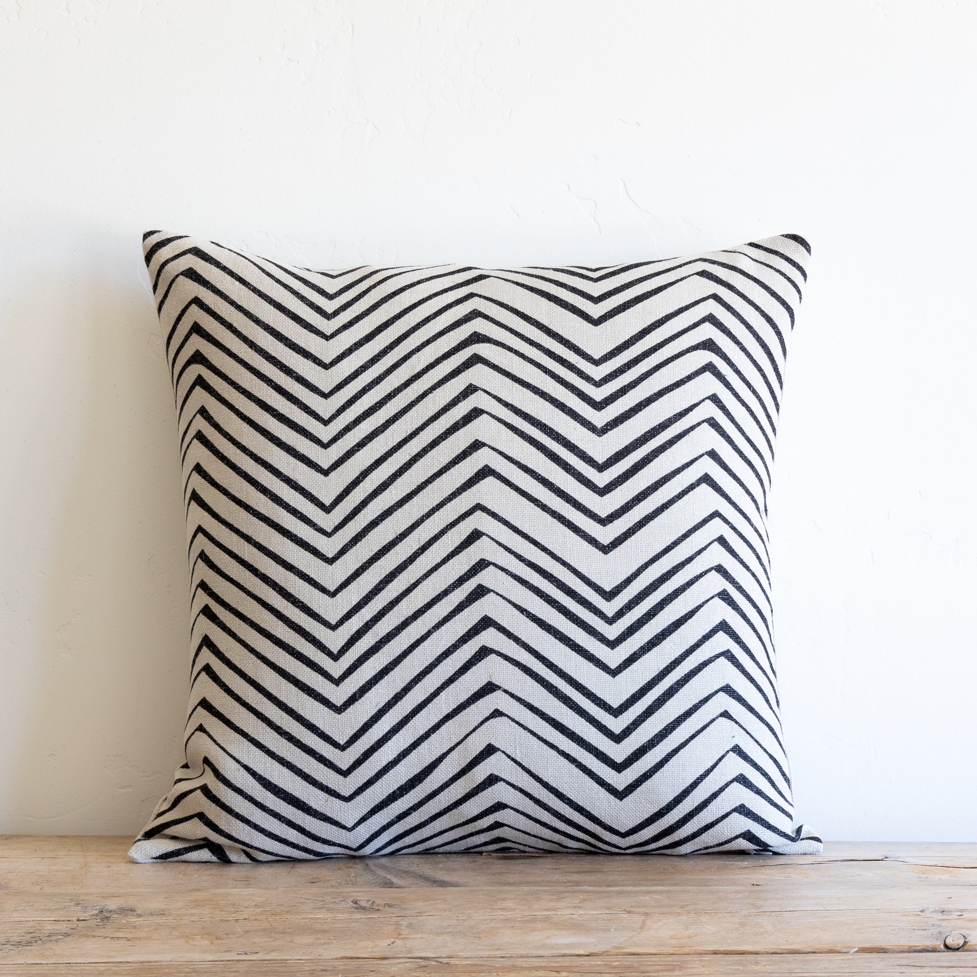 KING LIGHT / CHARCOAL ON NATURAL