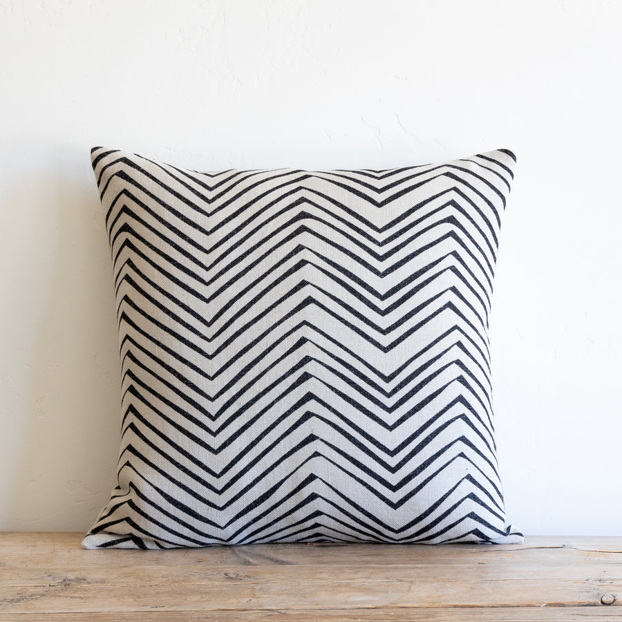 KING LIGHT / CHARCOAL ON NATURAL