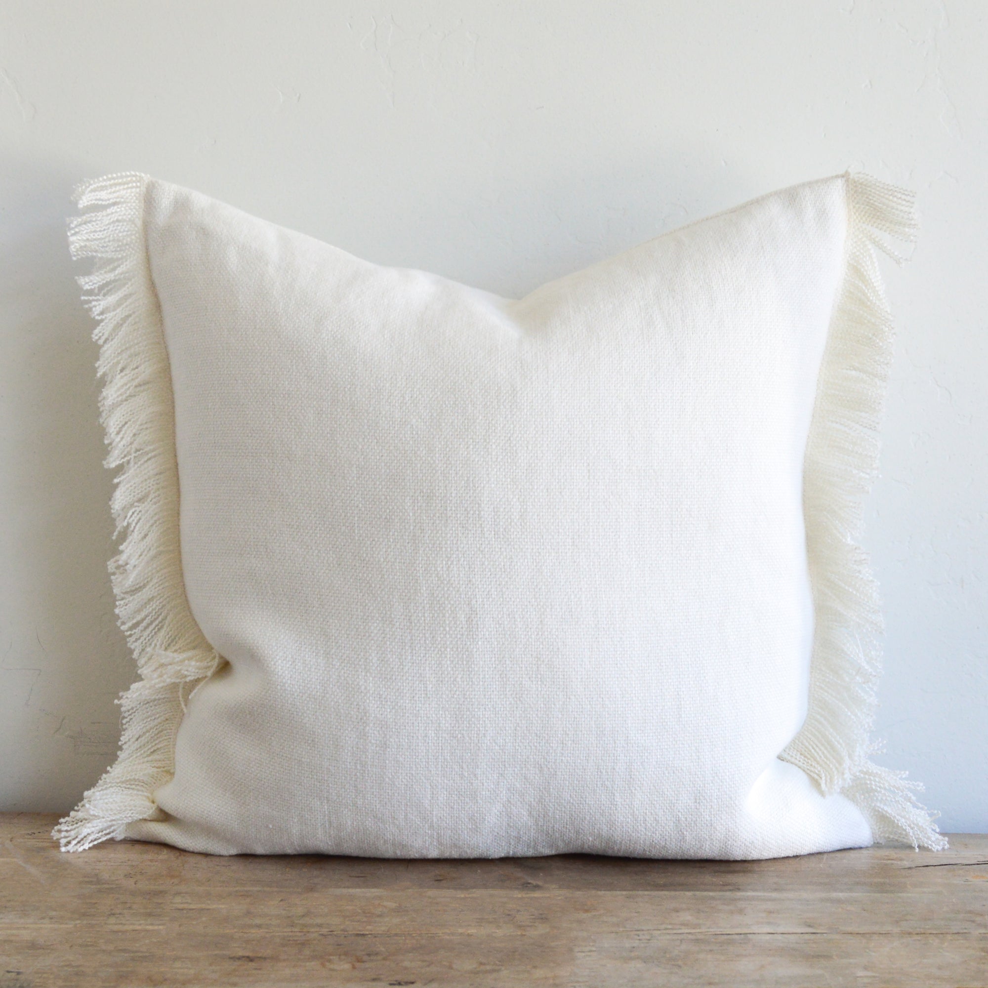 WHITE BELGIAN LINEN FRINGE /  22"x22"