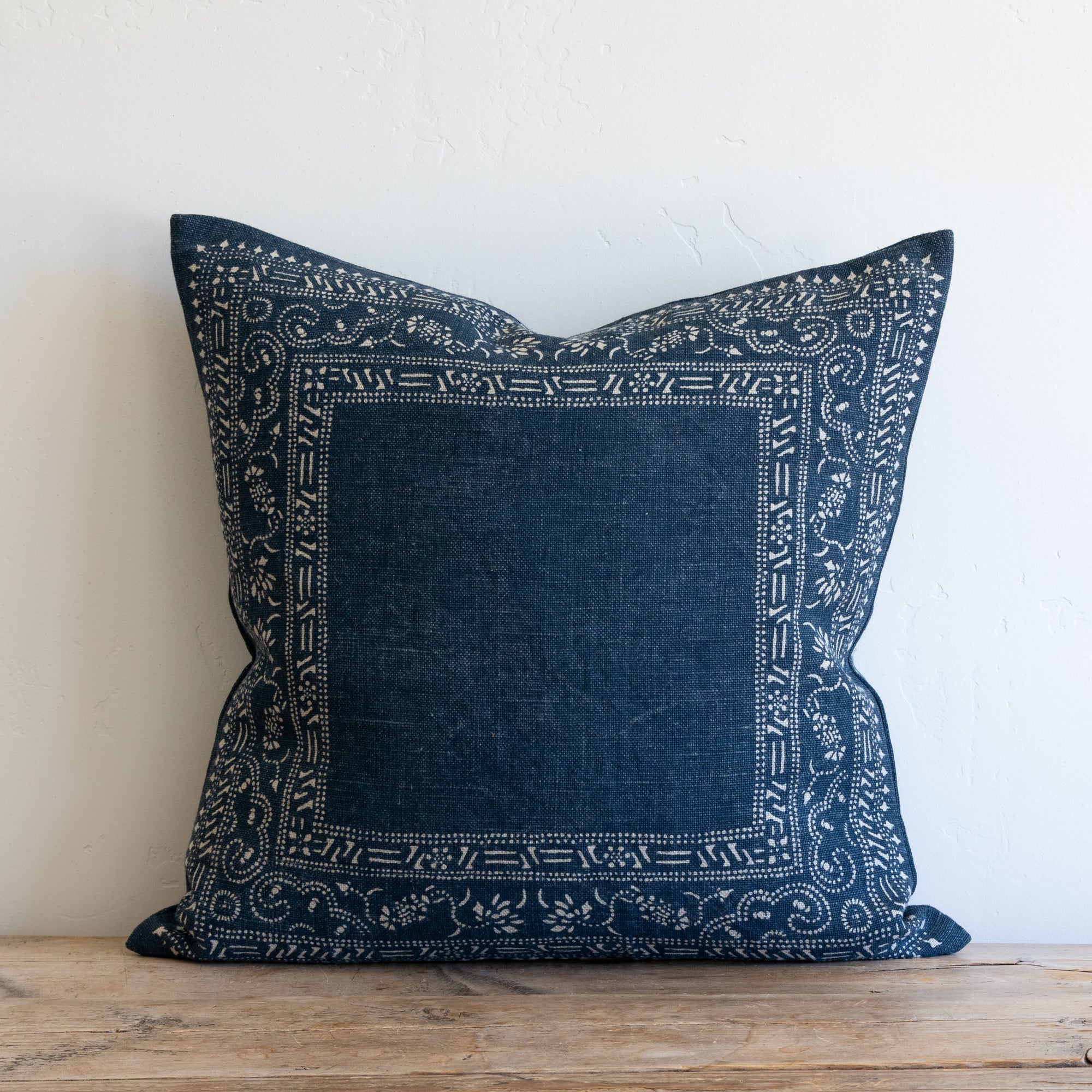 GEORGIA DARK  / DENIM BLUE ON NATURAL LINEN