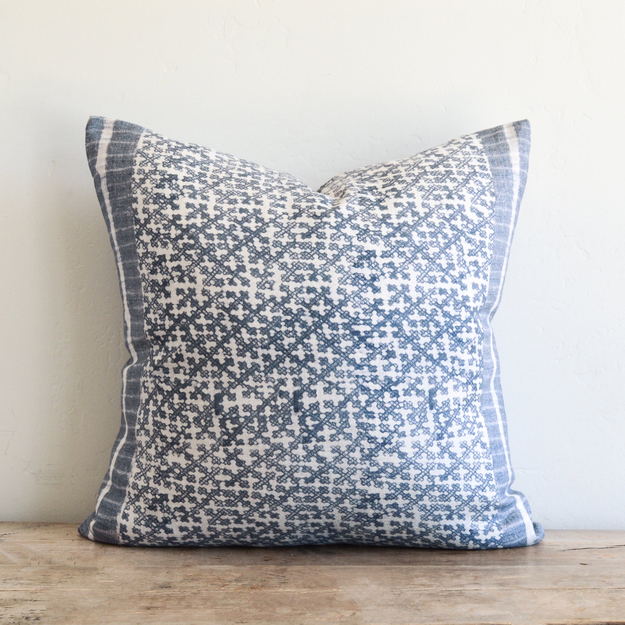 CROSSINGS / NAVY BLUE