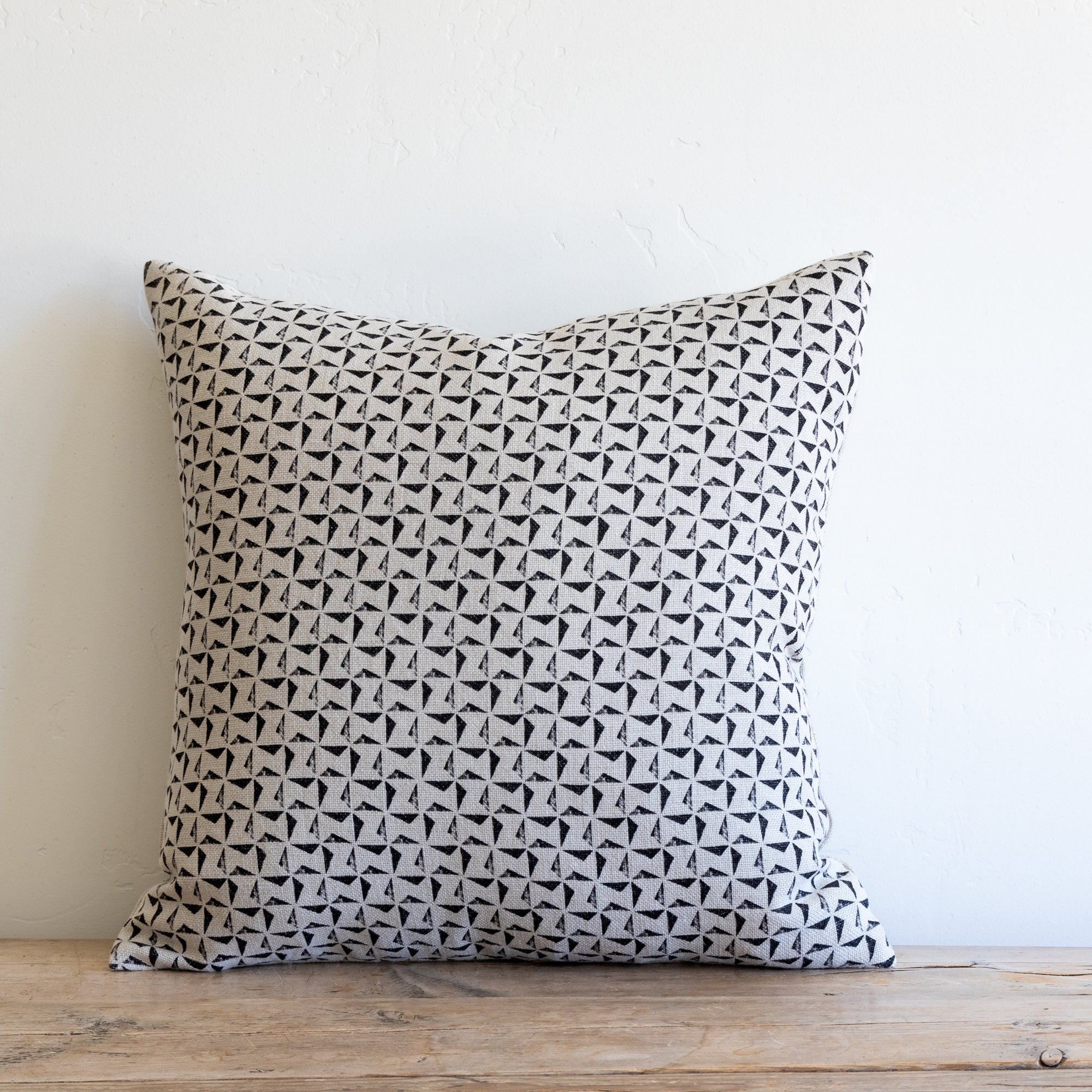 ZZ LIGHT / CHARCOAL ON NATURAL