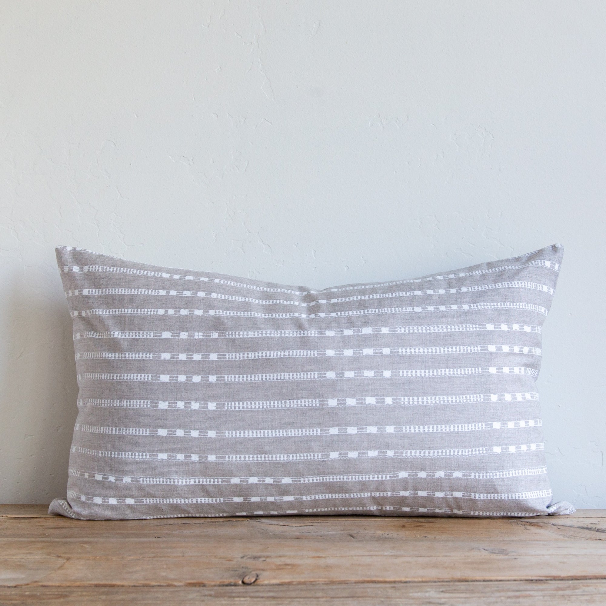 OUTDOOR BELMONT  (Lumbar) - Sugar Feather