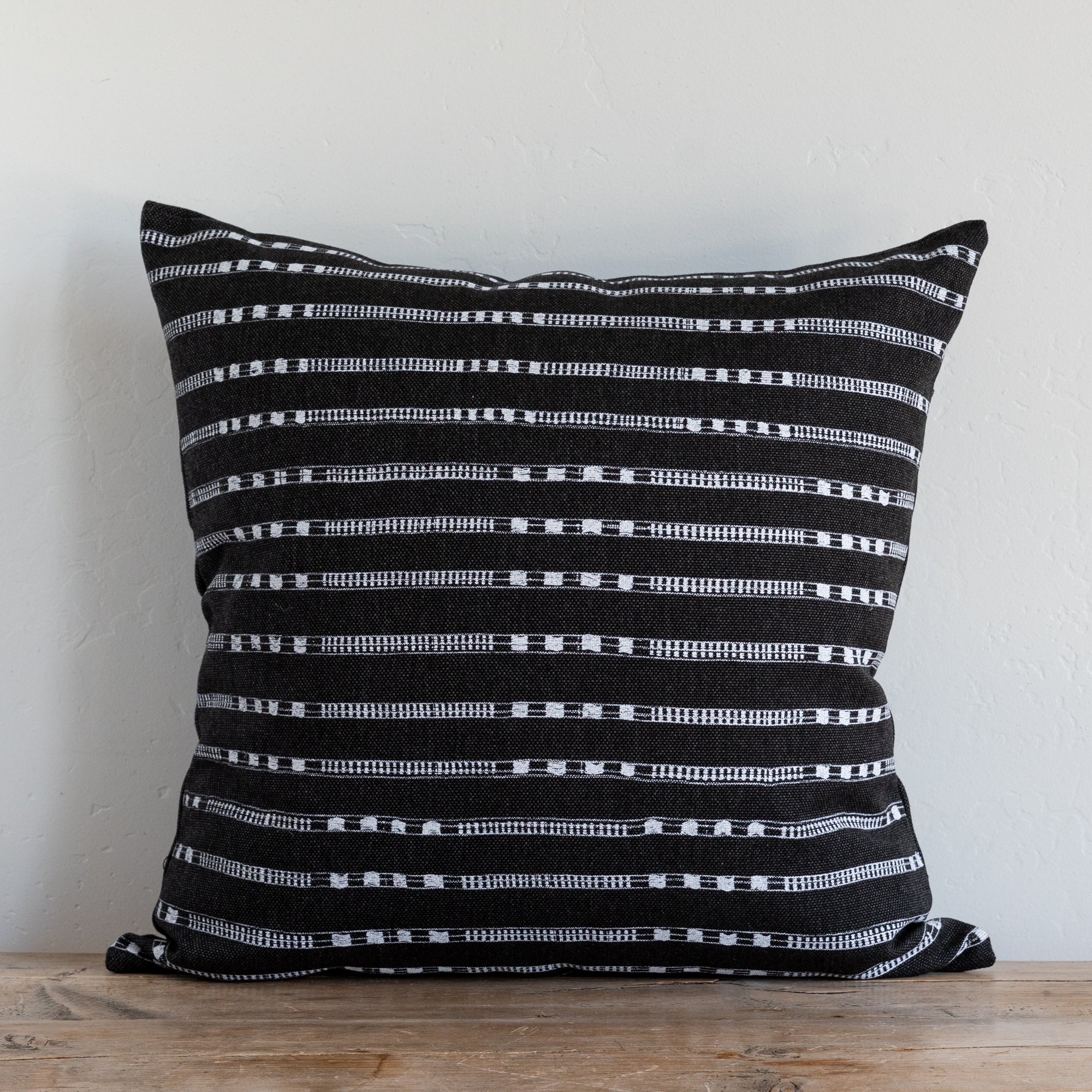 OUTDOOR BELMONT DARK PILLOW
